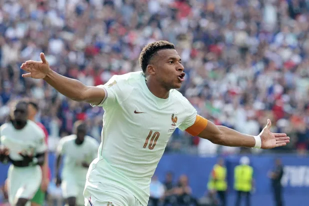 France advances to World Cup semi-finals after defeating Morocco 2-0