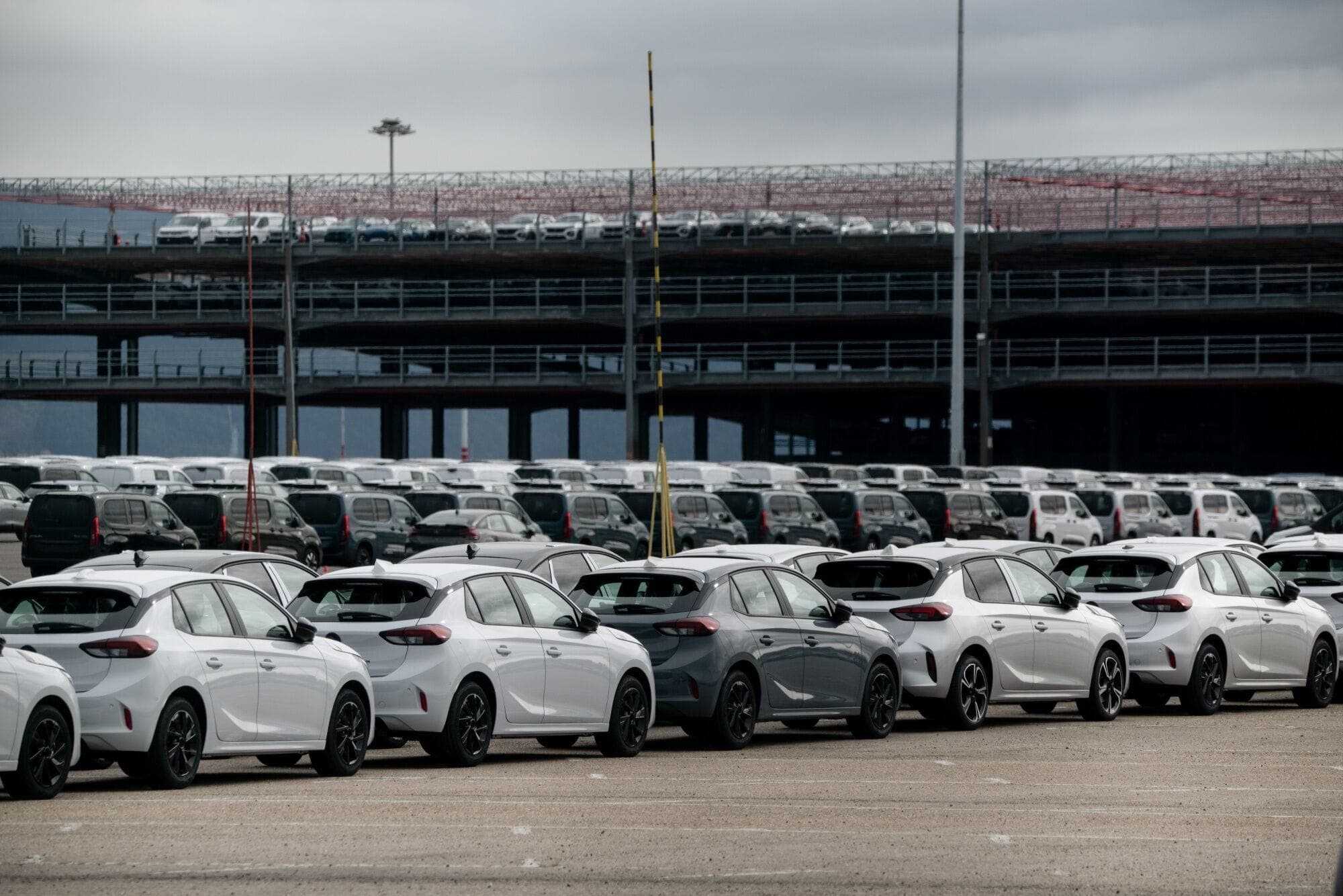 Trump Announces 25% Tariffs on EU Cars and Trucks Citing Trade Agreement Breach