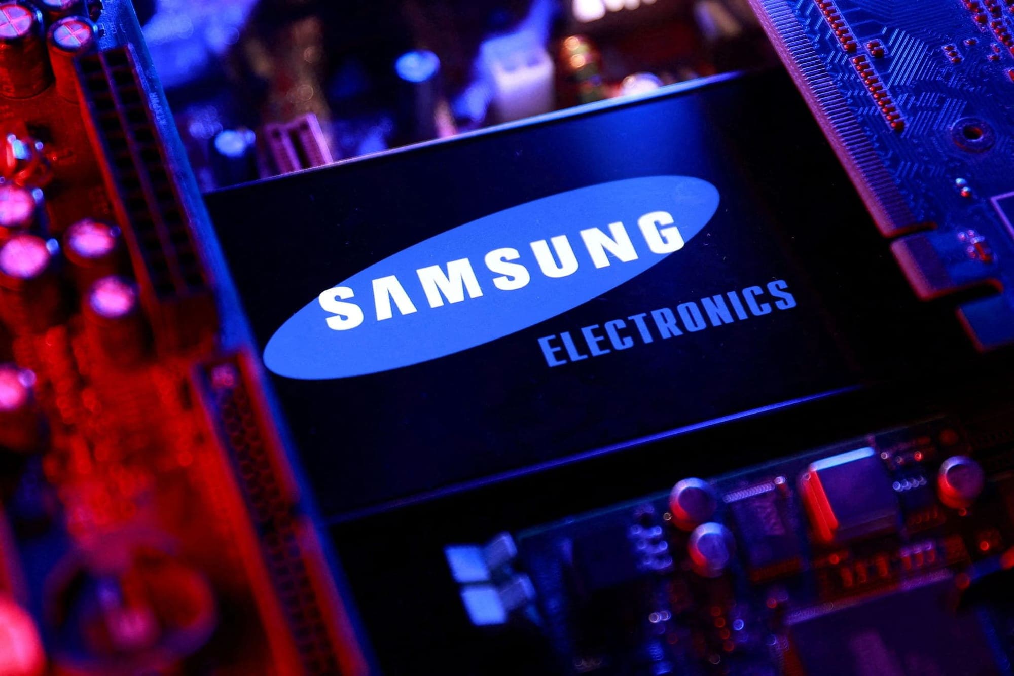 Samsung Group heirs pay record inheritance tax following Lee Kun-hee's death.