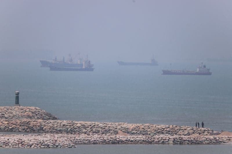 Increase in Maritime Traffic Through the Strait of Hormuz After U.S.-Iran Peace Agreement