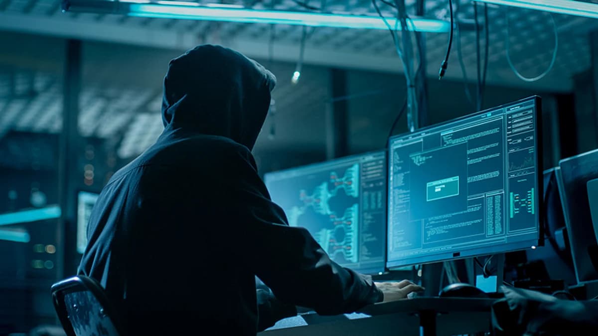 Dubai Police warning about rising fake job scams on social media