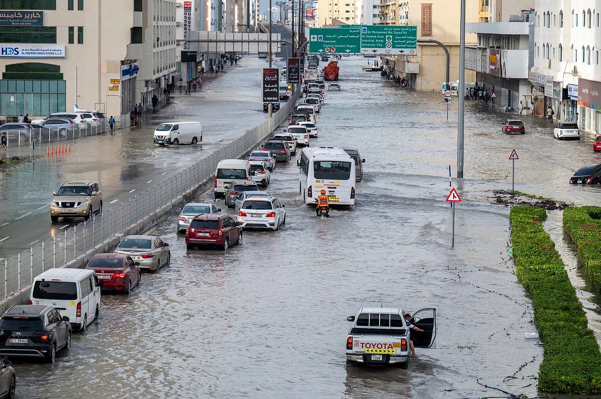 Unstable weather conditions affect UAE with dust, rain, and strong winds