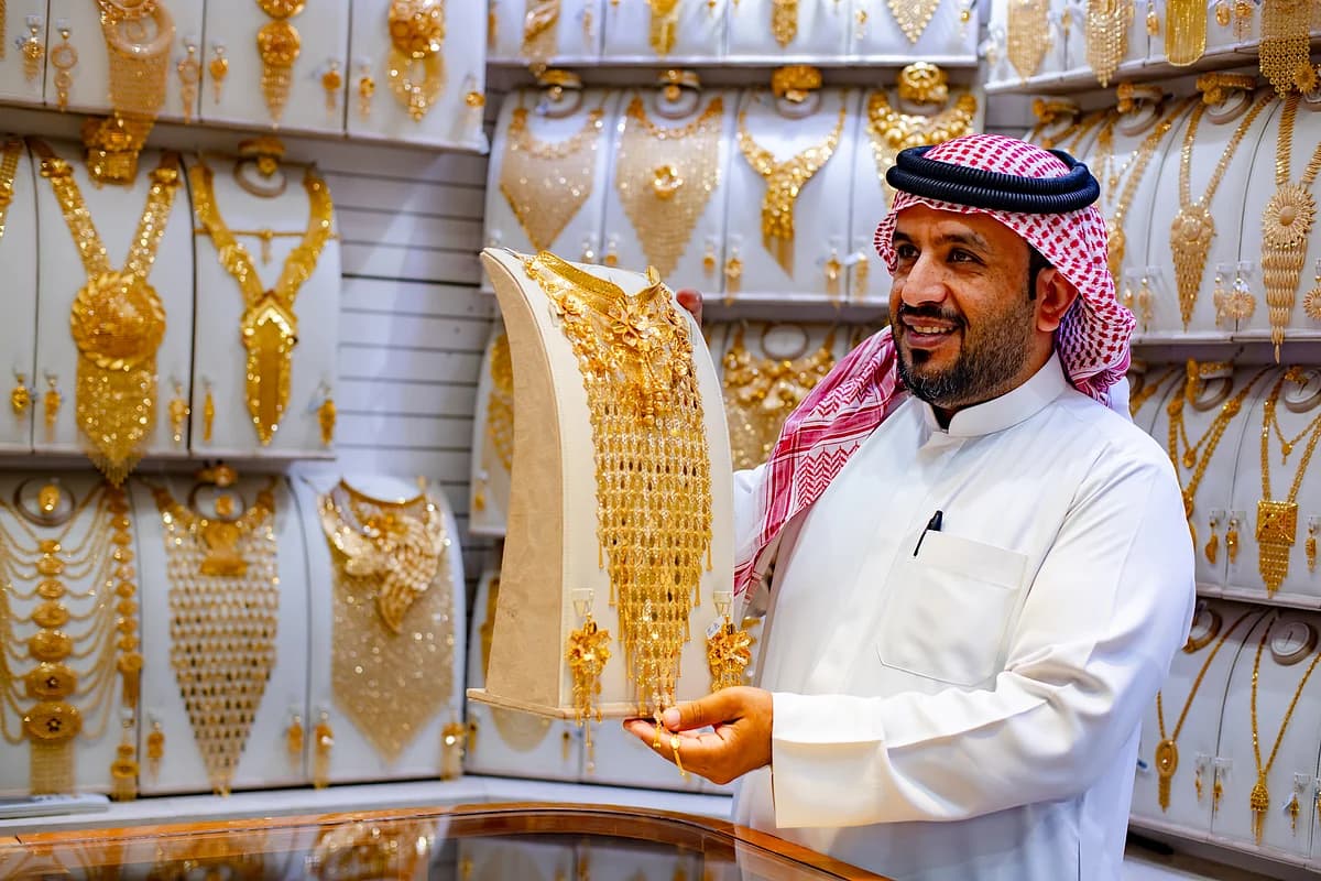 Dubai Gold Prices Fall Below Dh510 per Gram Amid Global Downturn