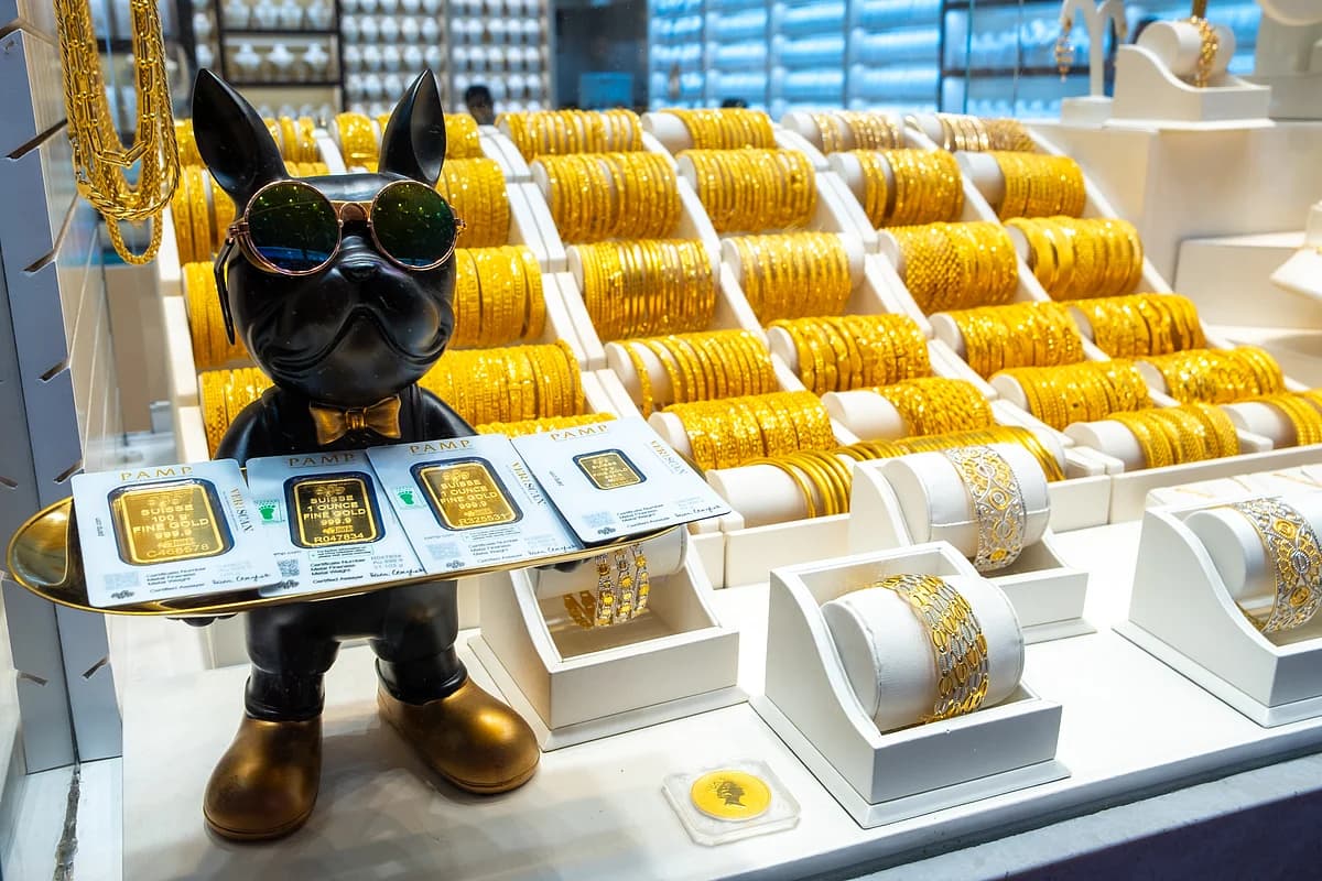 Gold prices decline in the U.S. while stabilizing in the Middle East amid geopolitical tensions