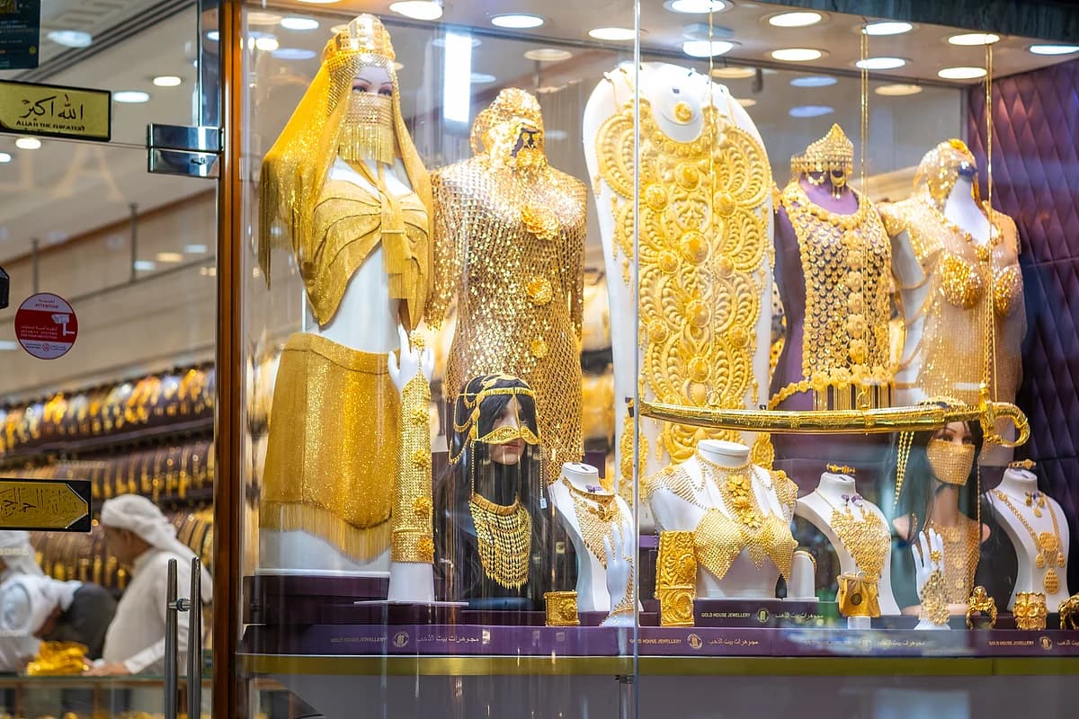 A chart depicting the stabilization of Dubai gold prices after a recent rally, highlighting market influences.