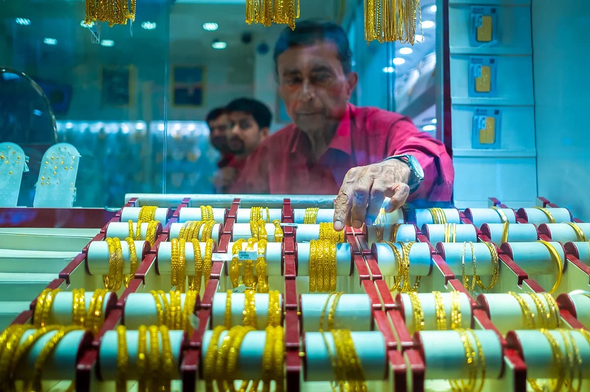 Gold prices in Dubai hit lowest levels since June prompting increased jewellery shopping
