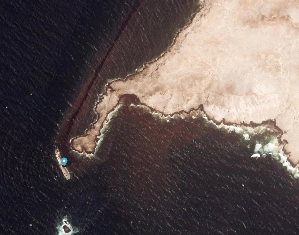 Oil spill from the Caroline Bezengi off the coast of Oman