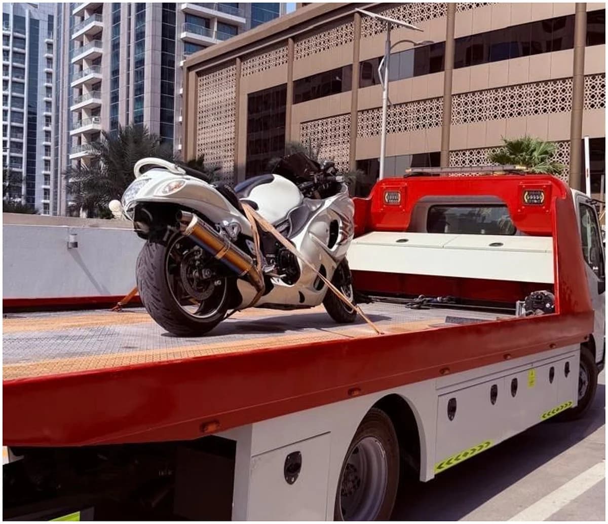Dubai Police Arrest Motorcyclist for Reckless Driving at 290 km/h