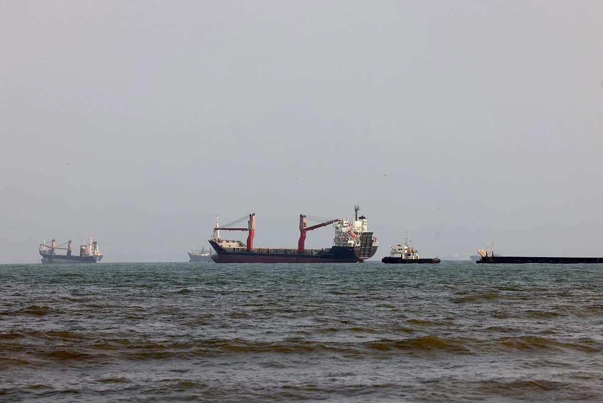 Diplomatic discussions between US and Oman regarding Strait of Hormuz and its impact on global oil trade.