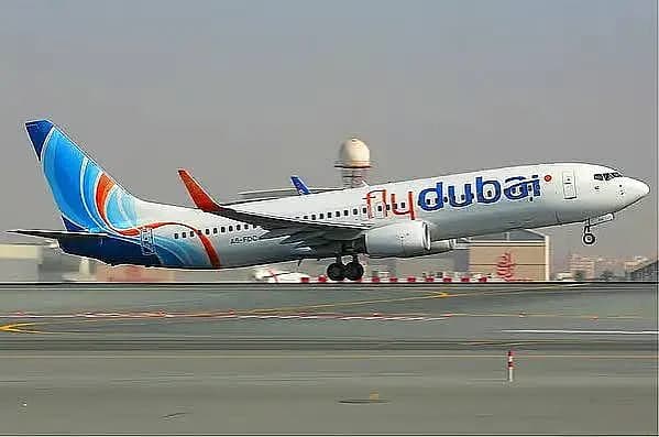 Infographic detailing the flydubai FZ1073 cockpit assault and emergency landing.