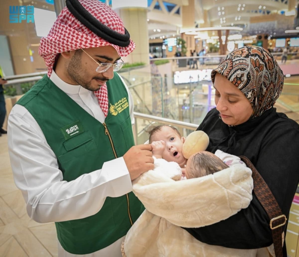 Moroccan conjoined twins arrive in Riyadh for medical evaluation and potential separation surgery