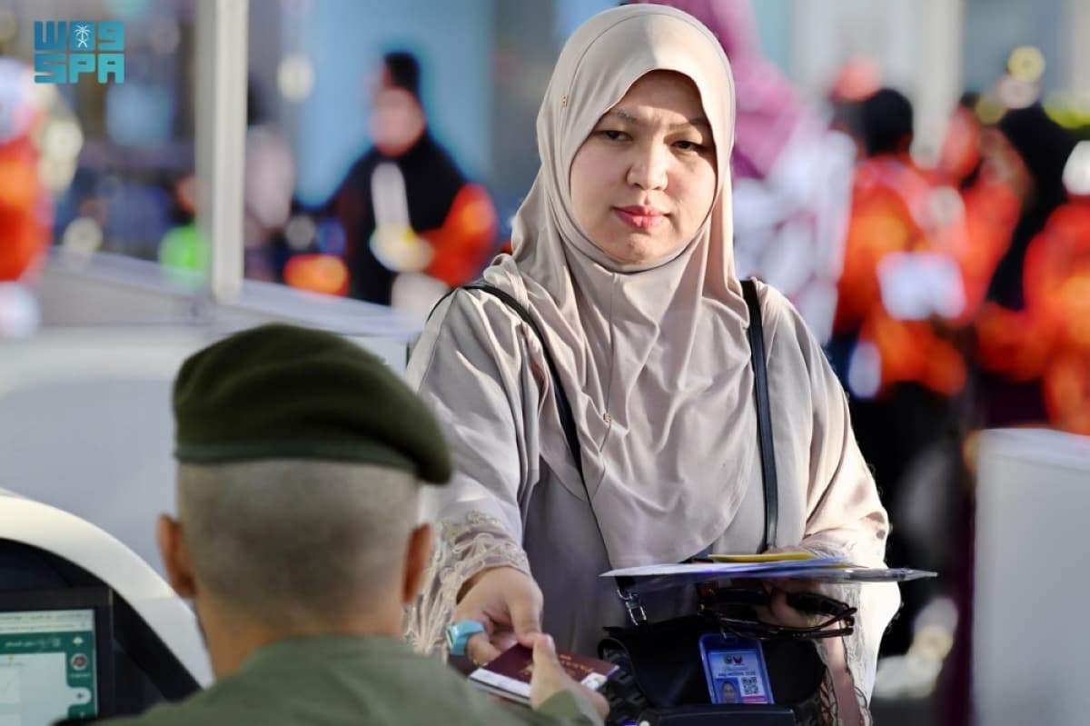 First Hajj Pilgrims Arrive in Medina for 1447H Season