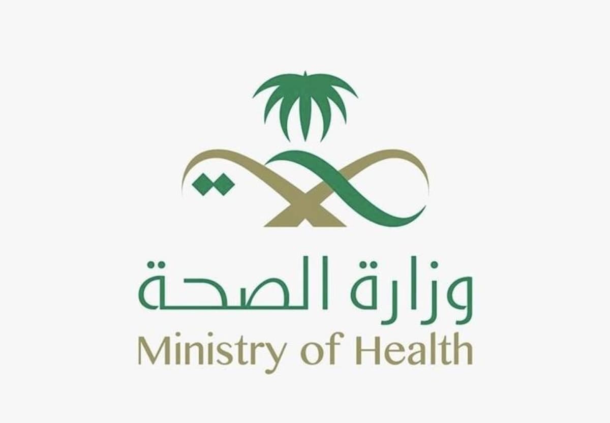 Saudi health officials discussing vaccination protocols for Hajj workers.