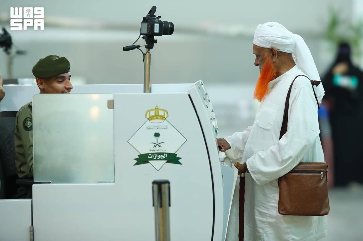 Pilgrims at Hajj 1447 utilizing advanced digital services.