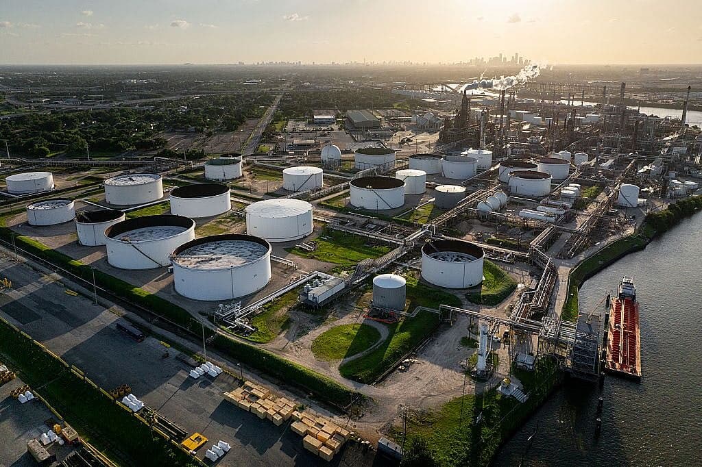 Oil price surge due to US-Iran conflict analysis