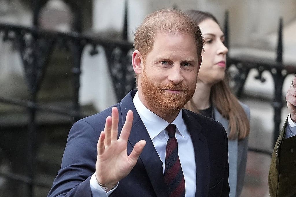 Prince Harry and Daily Mail logo with £9.54 million legal costs highlighted.