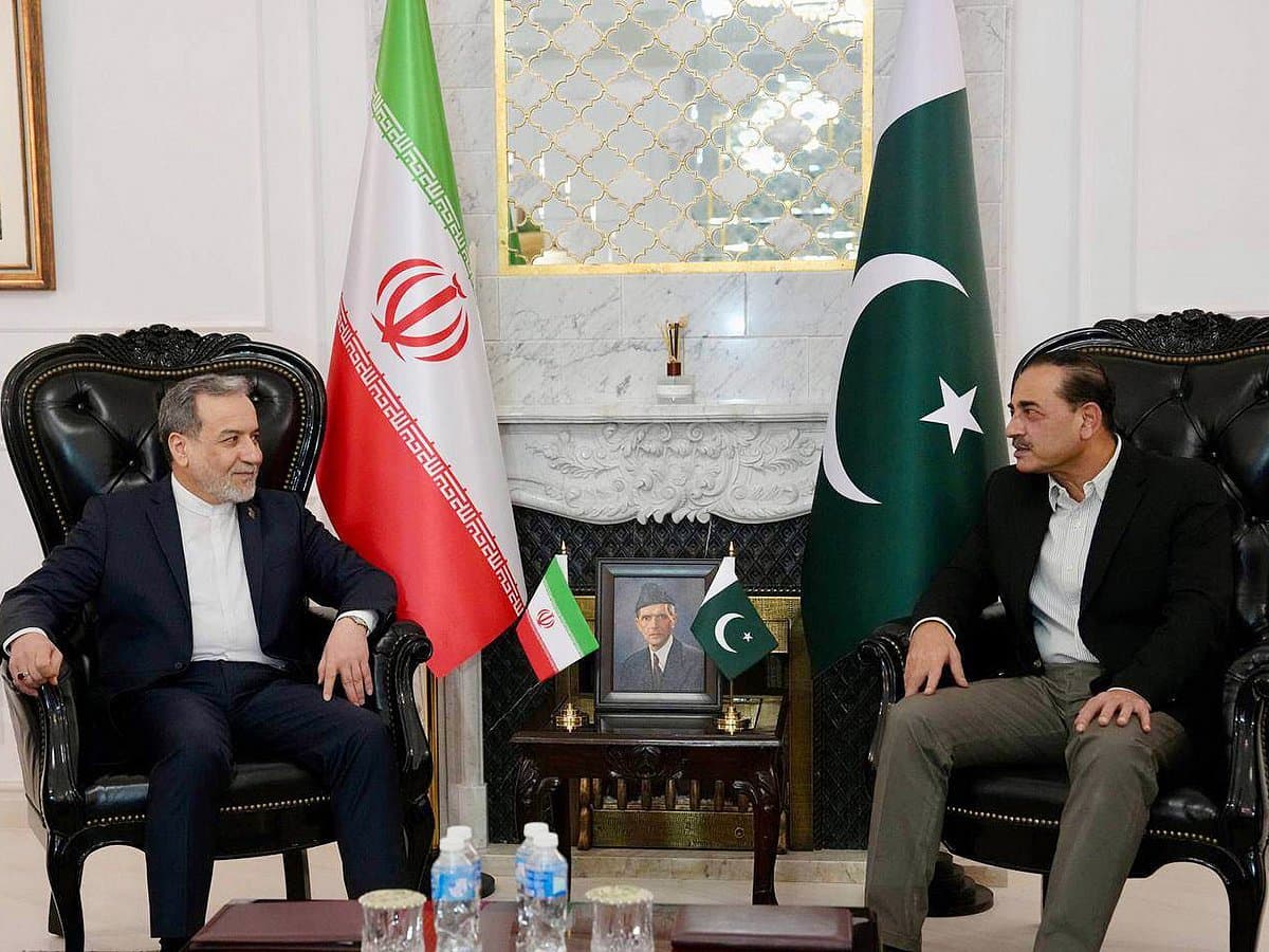 Iran's Deputy Foreign Minister Engages Pakistan Amid Rising US Tensions