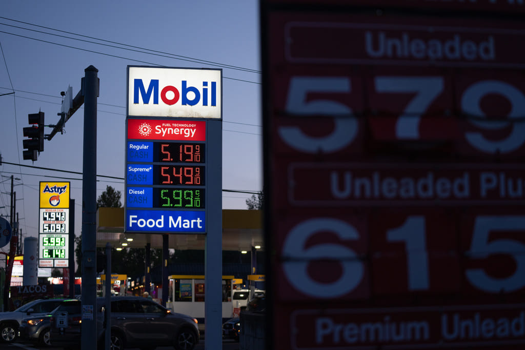 US gas prices hit four-year high amid Iran conflict and refinery disruptions