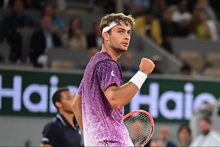 Flavio Cobolli and Alexander Zverev preparing for the French Open final.