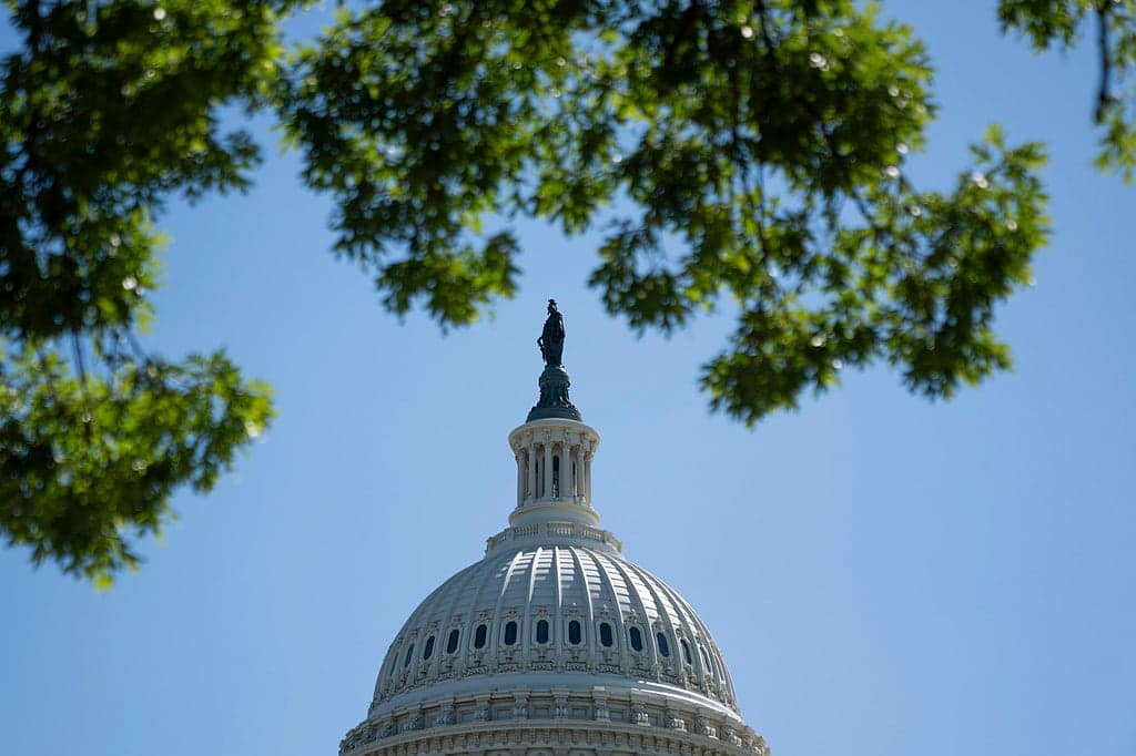 Infographic detailing the $1 billion aid for Ukraine and sanctions on Russia from the U.S. House.