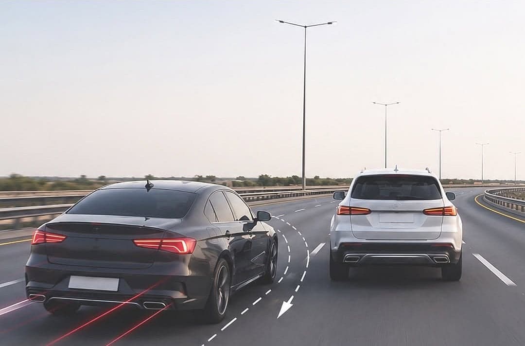 A Dubai road scene illustrating aggressive driving behavior.