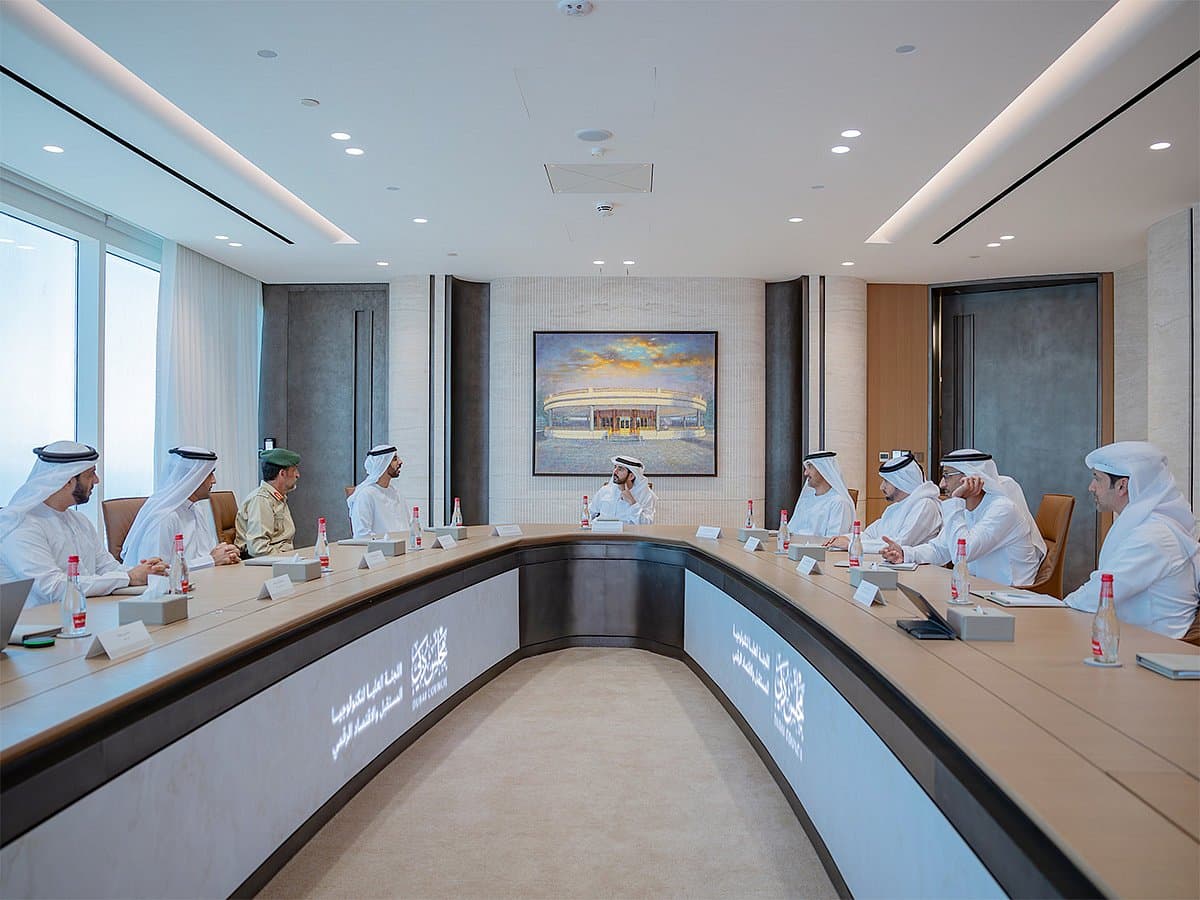 Sheikh Hamdan bin Mohammed discussing AI initiatives in Dubai