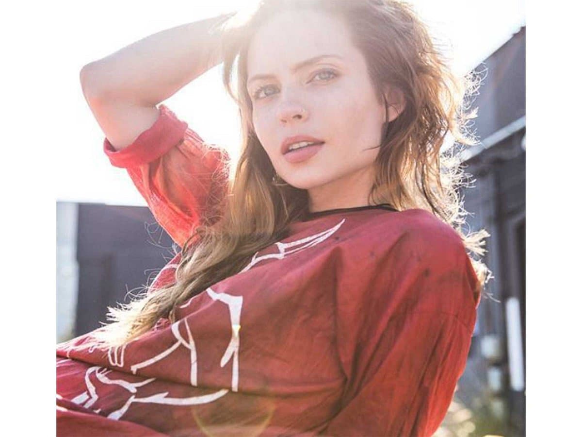 Tribute to actress Daveigh Chase, highlighting her roles and legacy.