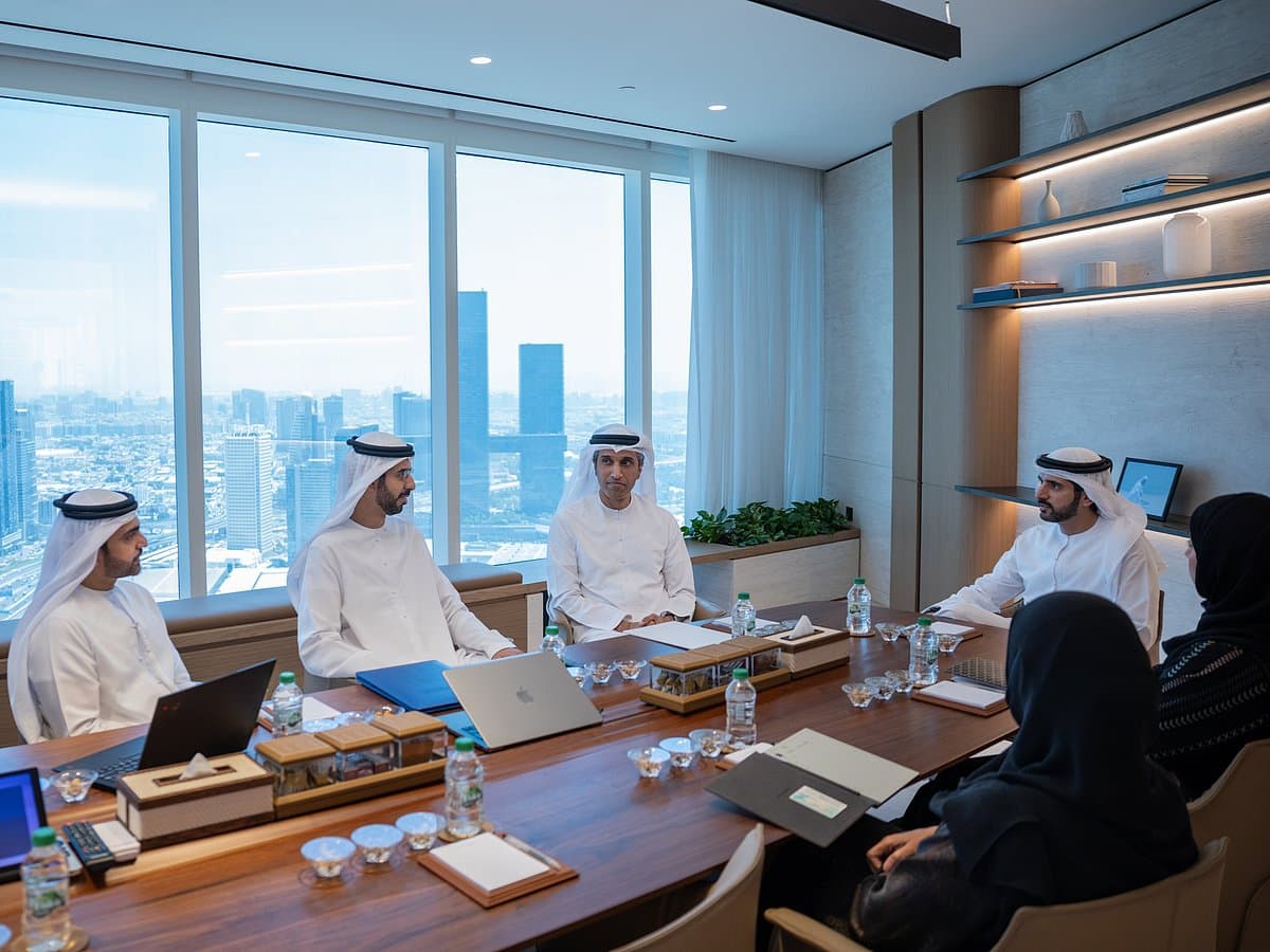 Sheikh Hamdan bin Mohammed meeting with KHDA officials to discuss education strategy.