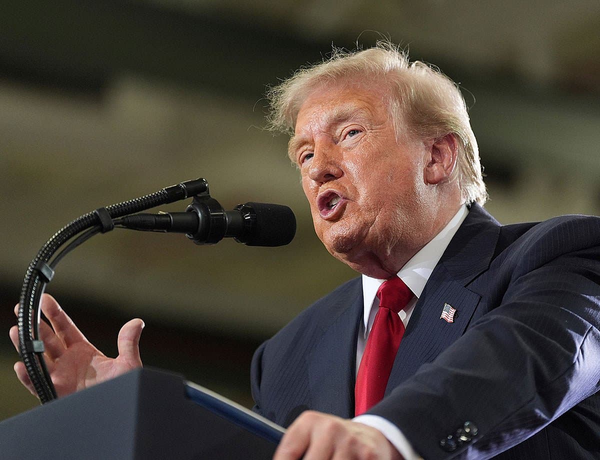 Trump Confirms Ongoing Talks with Iran Amid Military Strike Pause