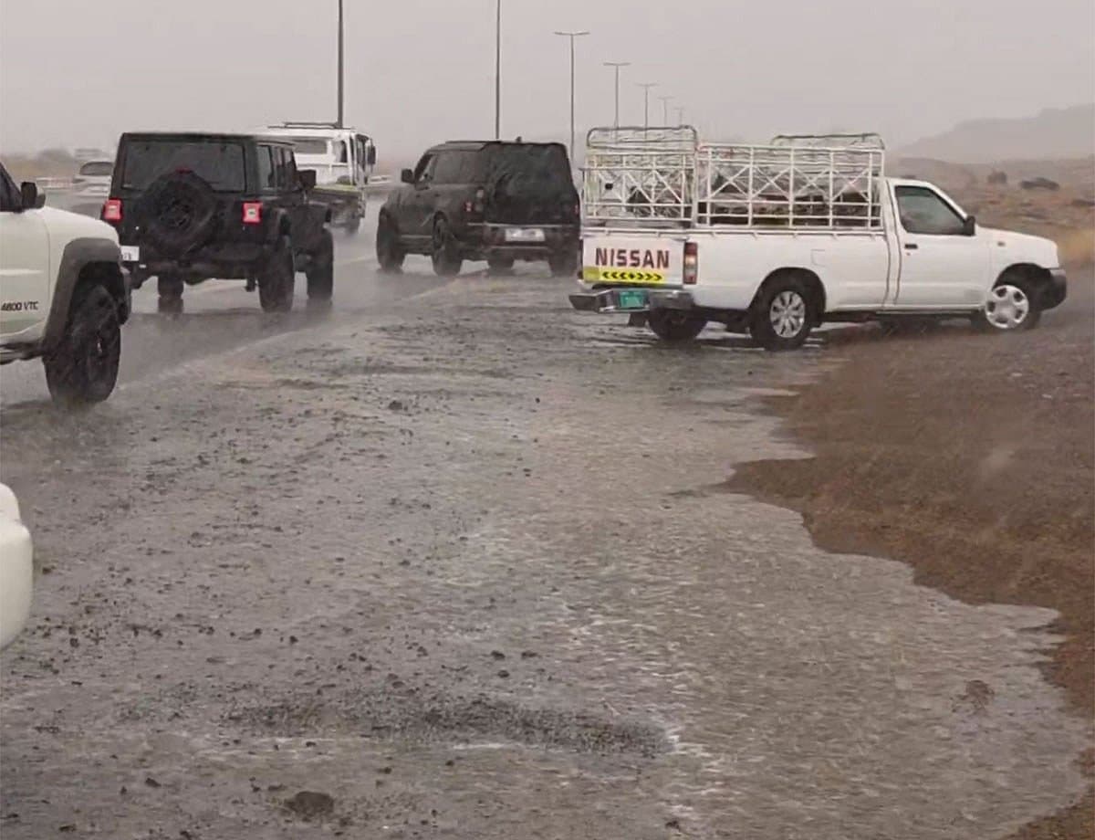 Heavy rain and thunderstorms in the UAE causing flash flood warnings.