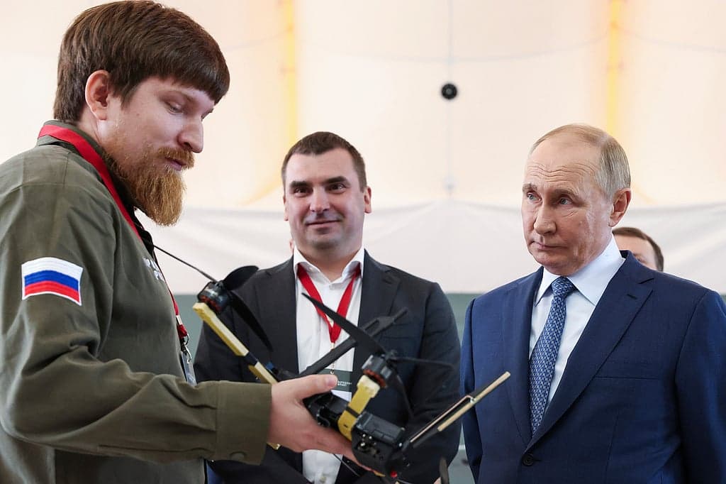 Vladimir Tkachuk, owner of Uraldronzavod, critically injured in a car bombing.