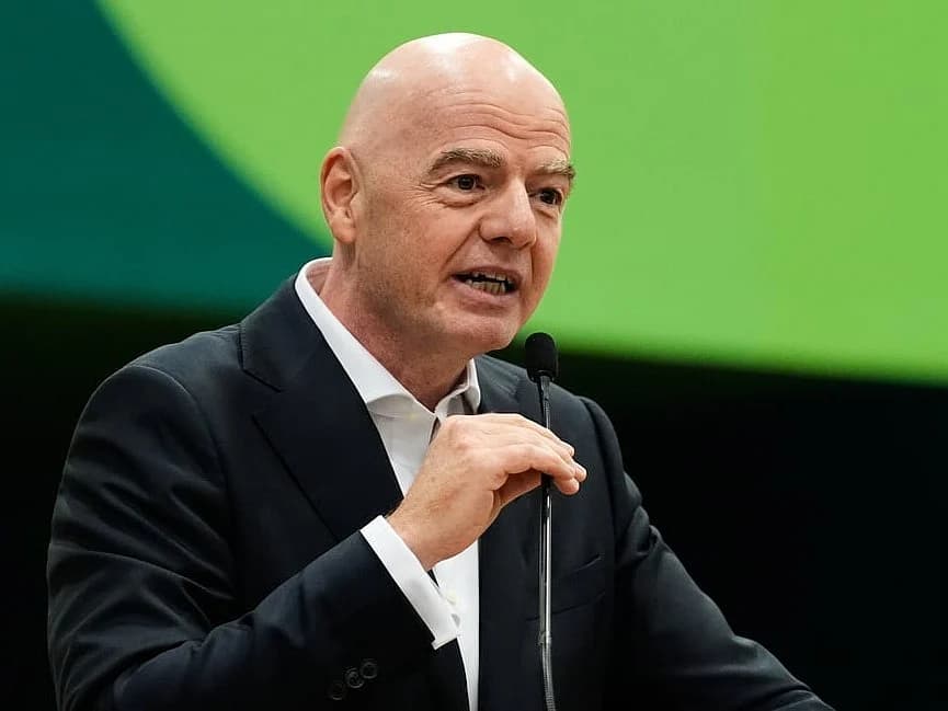 A graphic showing the shift in support among European football federations regarding FIFA leadership.