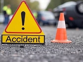 Scene of a minibus accident in Turkey with emergency responders.