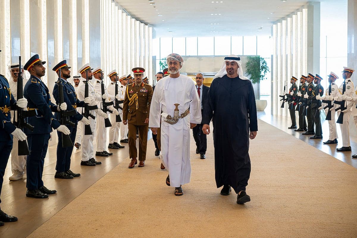 Infographic illustrating UAE and Oman economic ties and highlights from the recent meeting.