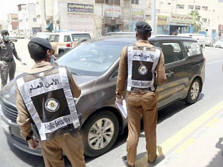 Infographic detailing Saudi Arabia's enforcement campaign with statistics on arrests and deportations.