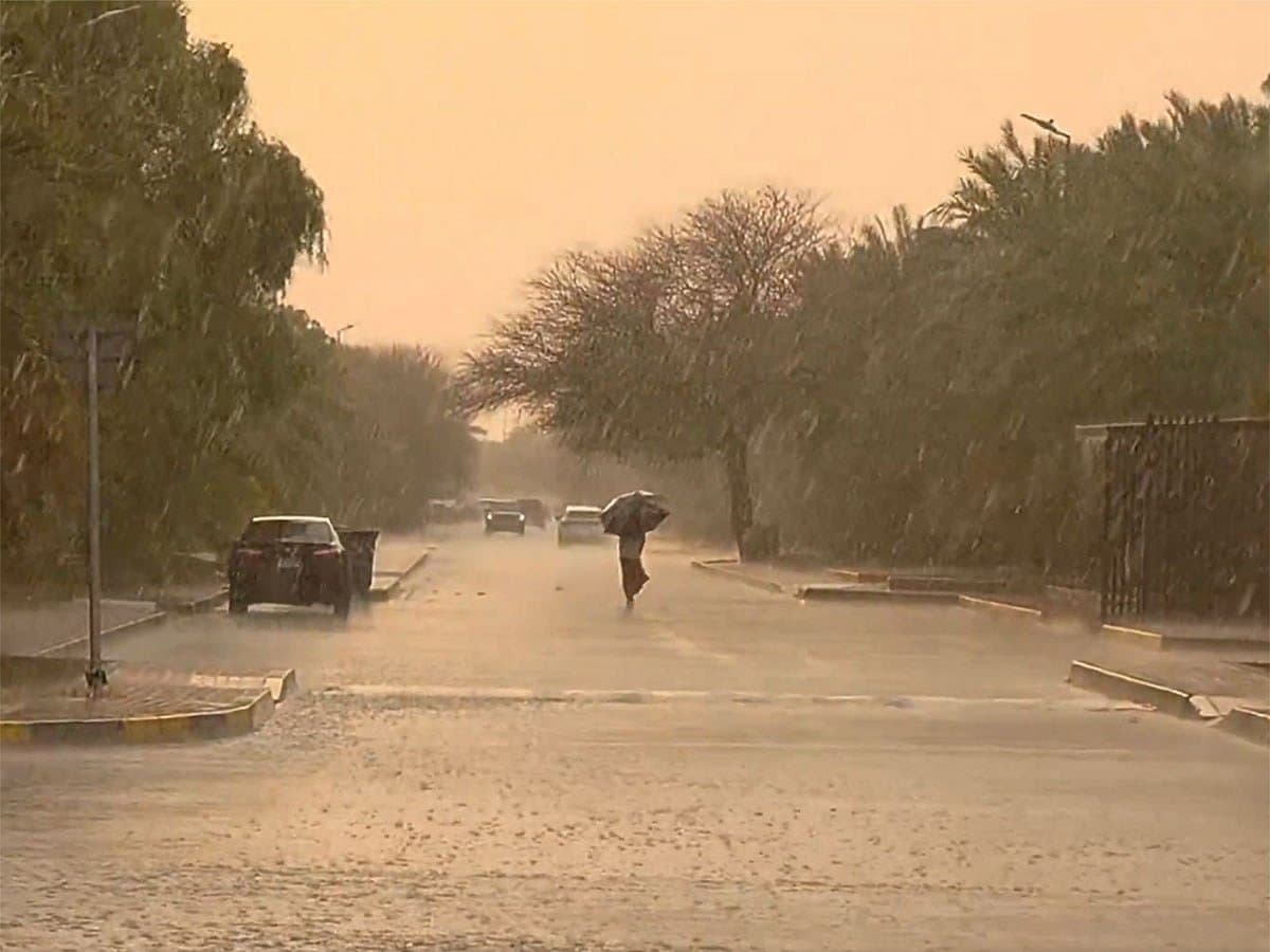 Rainfall in Al Ain coinciding with the rise of the Suhail star, marking a seasonal transition in UAE weather.