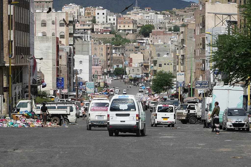 A map highlighting the missile strike on Yemen's presidential palace and its implications for regional stability and oil prices.