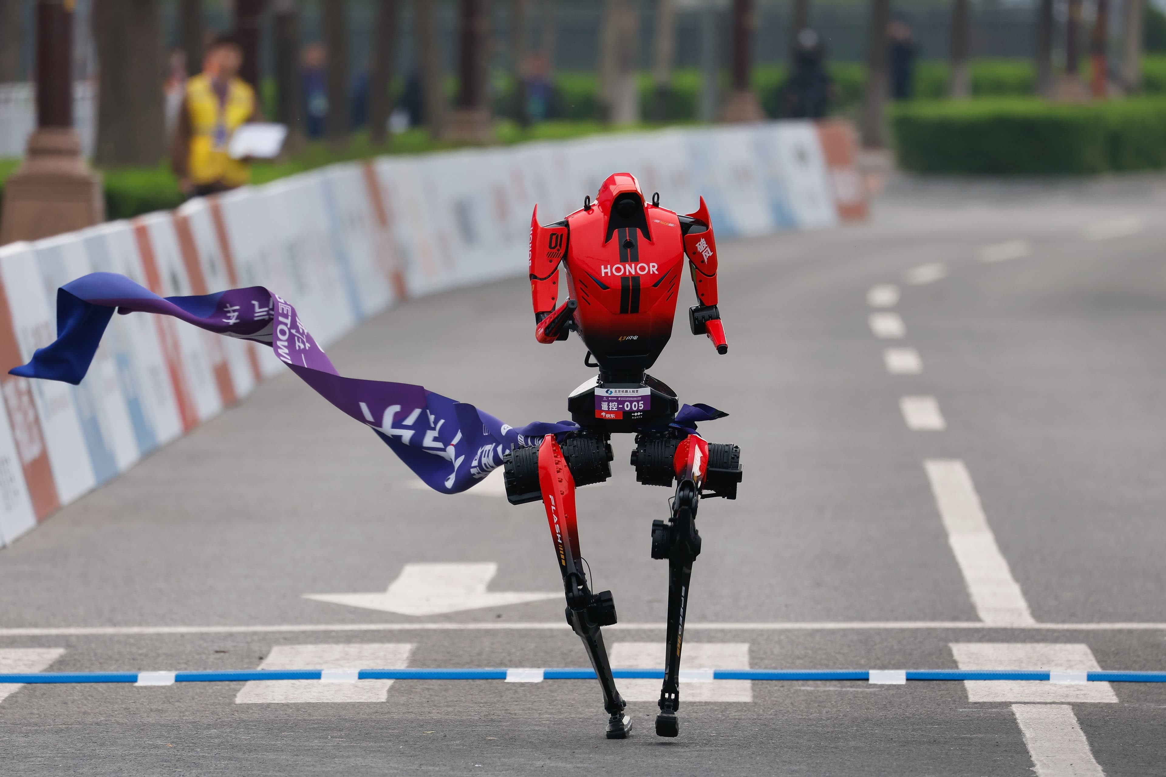 Honor's Lightning Robot Sets New Half-Marathon Record in Beijing