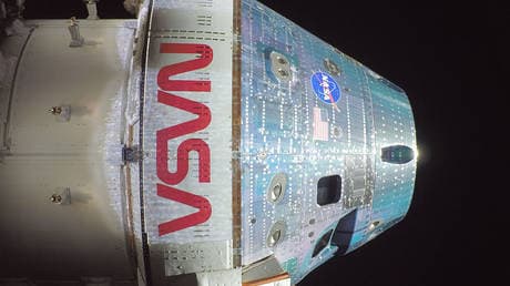 Artemis II Astronauts Complete Lunar Flyby and Begin Return to Earth