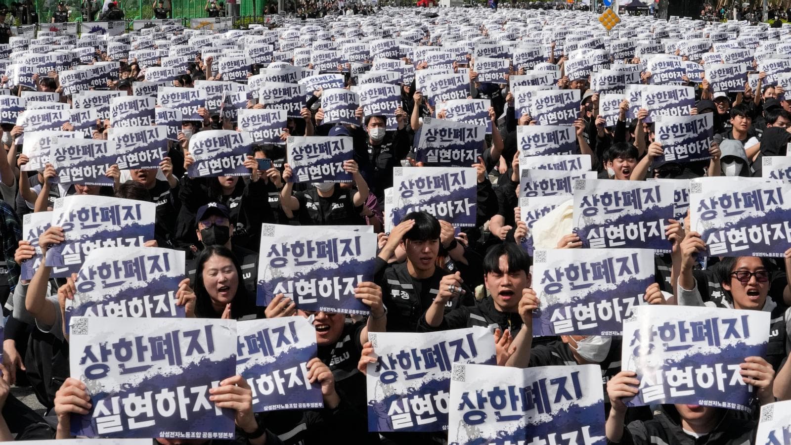 Samsung workers in South Korea demand profit-sharing amid AI boom