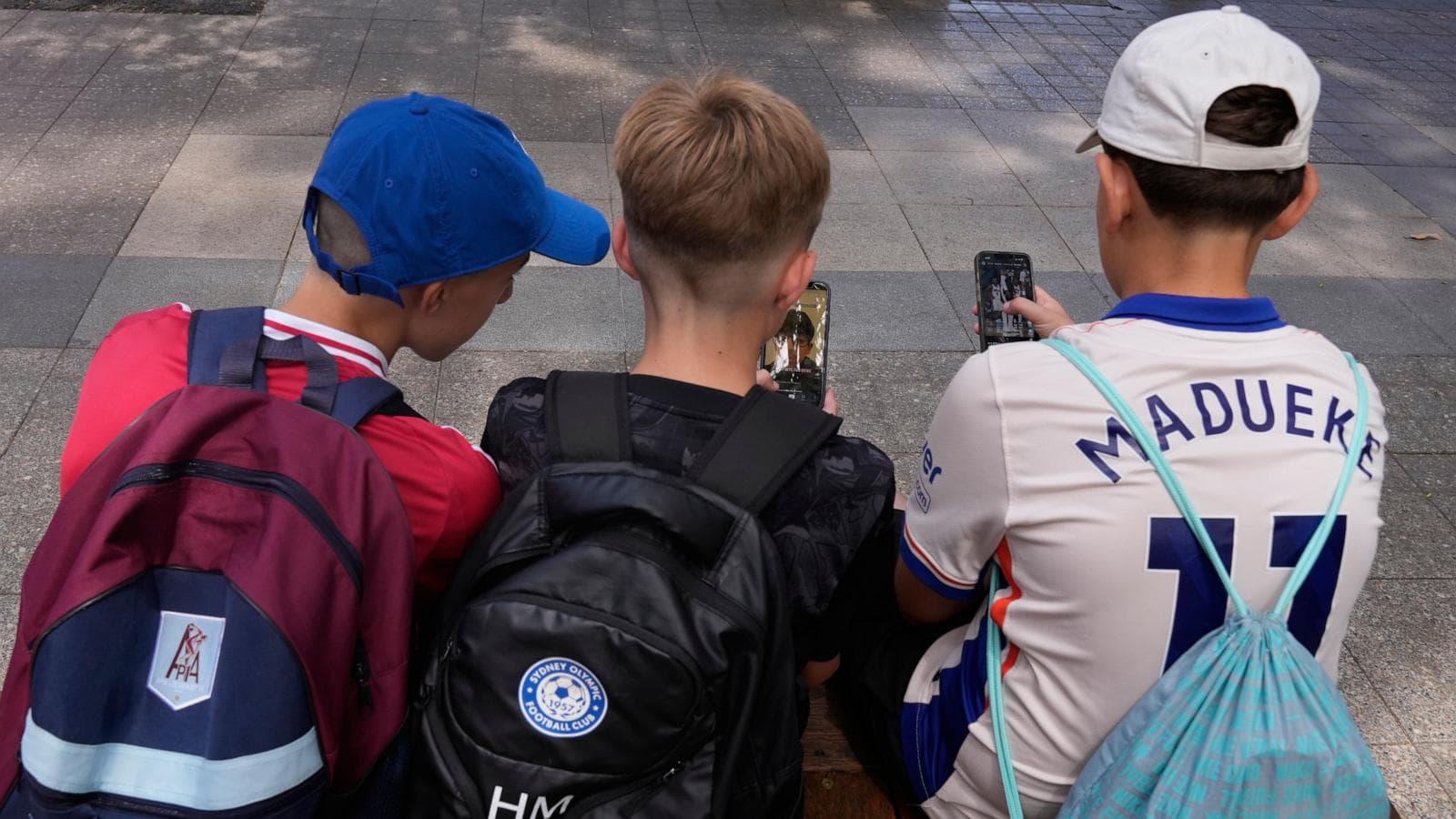 Children using social media on smartphones despite regulations