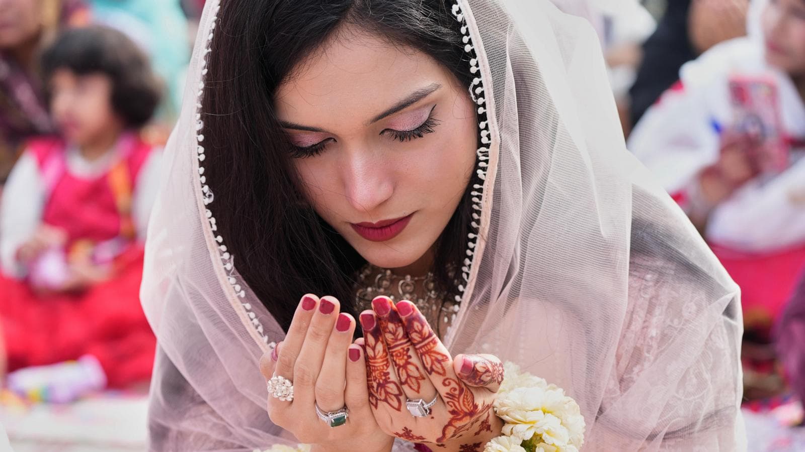 Global Eid al-Fitr Celebrations Documented Amid Ongoing Conflicts