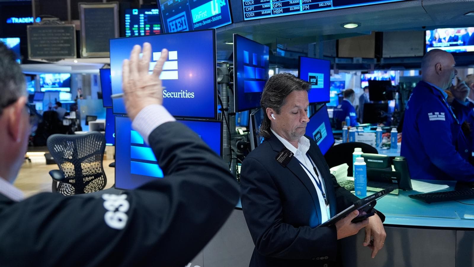 Oil prices surge nearly 10% amid escalating US-Iran conflict in the Middle East