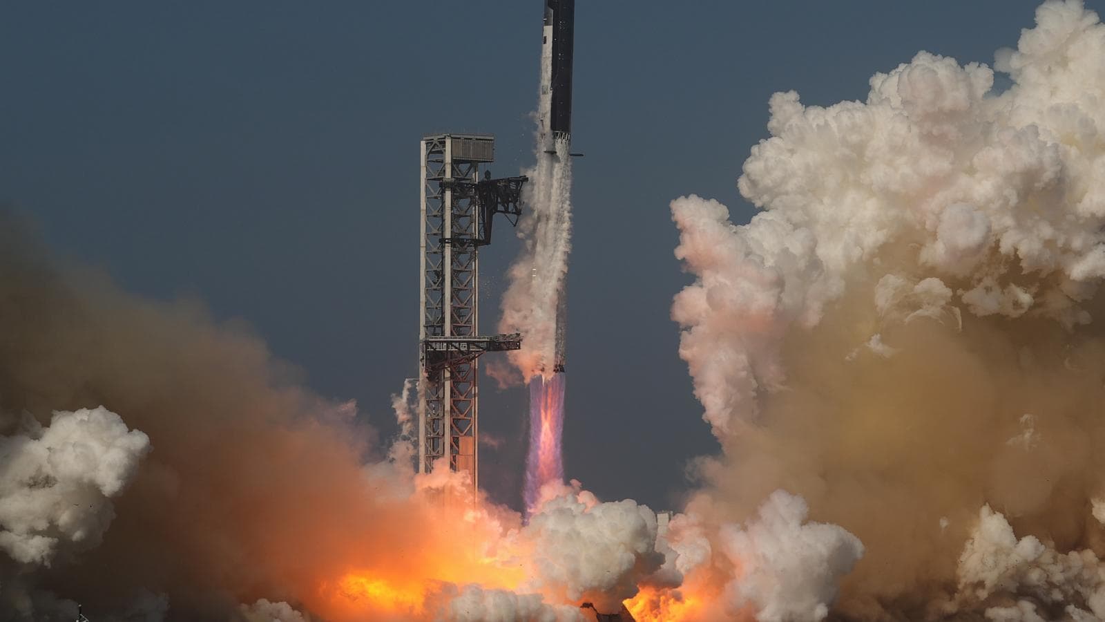 SpaceX Starship V3 during a test flight before grounding