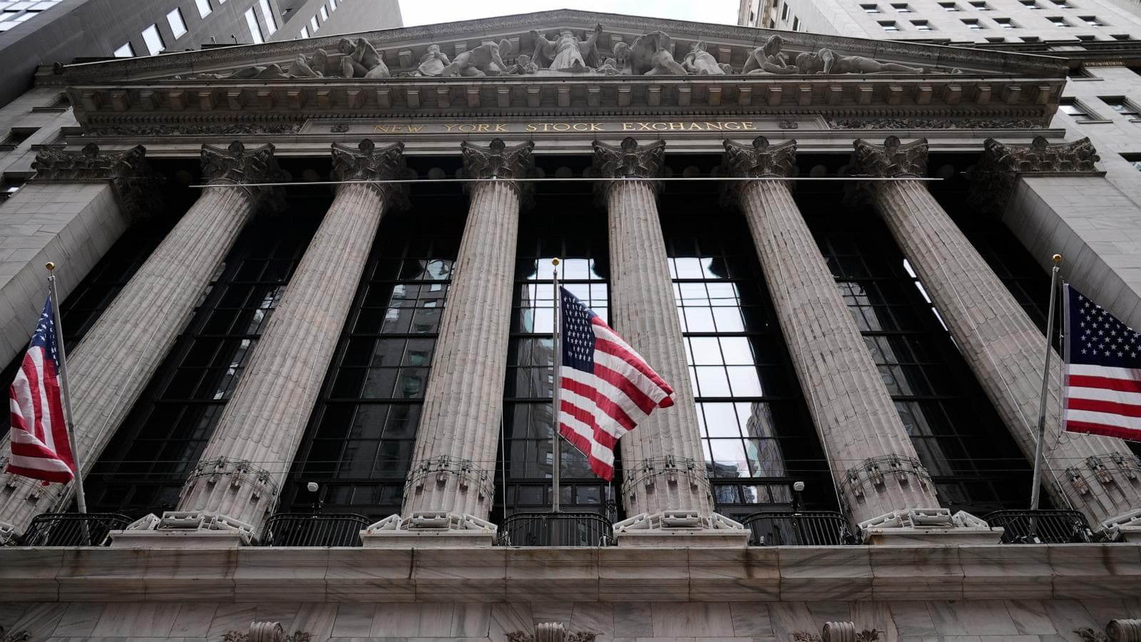 Renewed U.S.-Iran military conflict triggers oil price surge and stock market decline