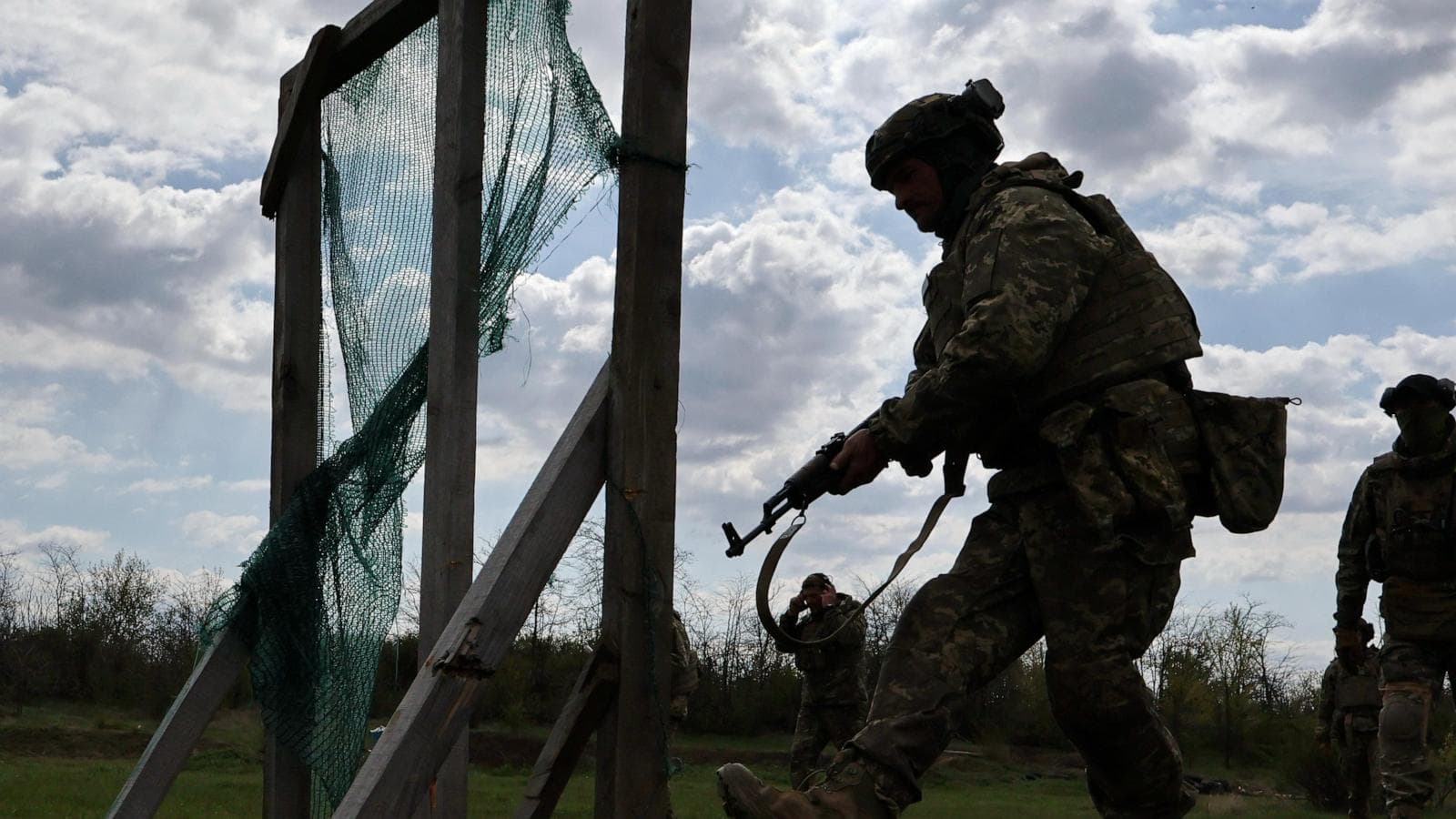 House Forces Vote on Ukraine Aid Bill Amid Bipartisan Support