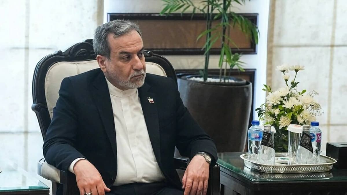 Iran's Foreign Minister discusses regional security in Oman amid U.S. tensions