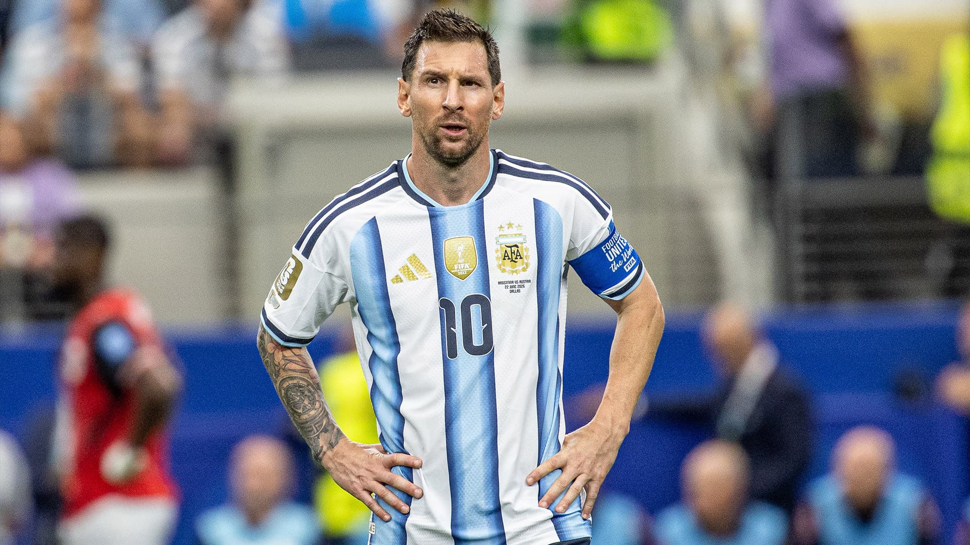 Lionel Messi on the bench during Argentina's World Cup match against Jordan