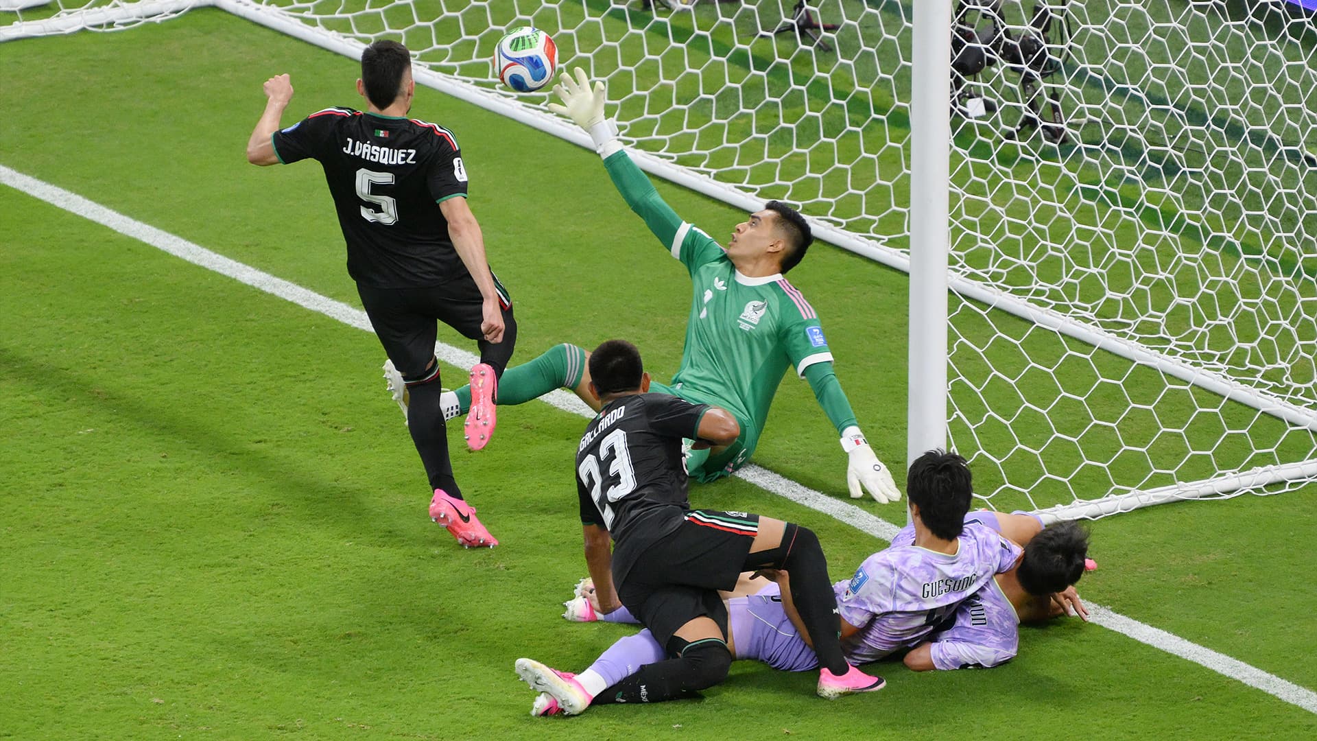 Raúl Rangel making a crucial save during the World Cup match against South Korea.