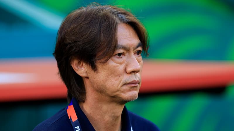 Hong Myung-bo resigns as head coach of South Korea's national football team after World Cup exit